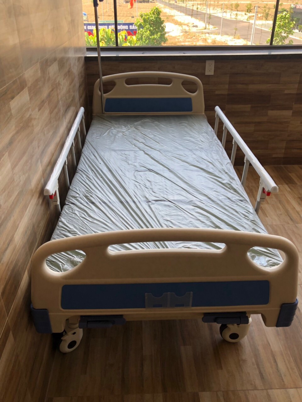 Giường y tế tự động