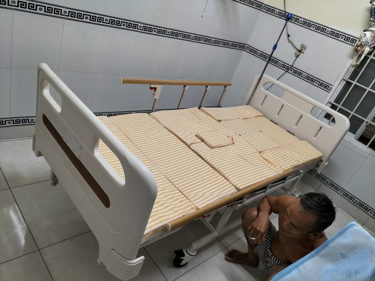 Top 3 mẫu giường bệnh y tế cho người già sử dụng bằng điện được ưa chuộng nhất hiện nay
