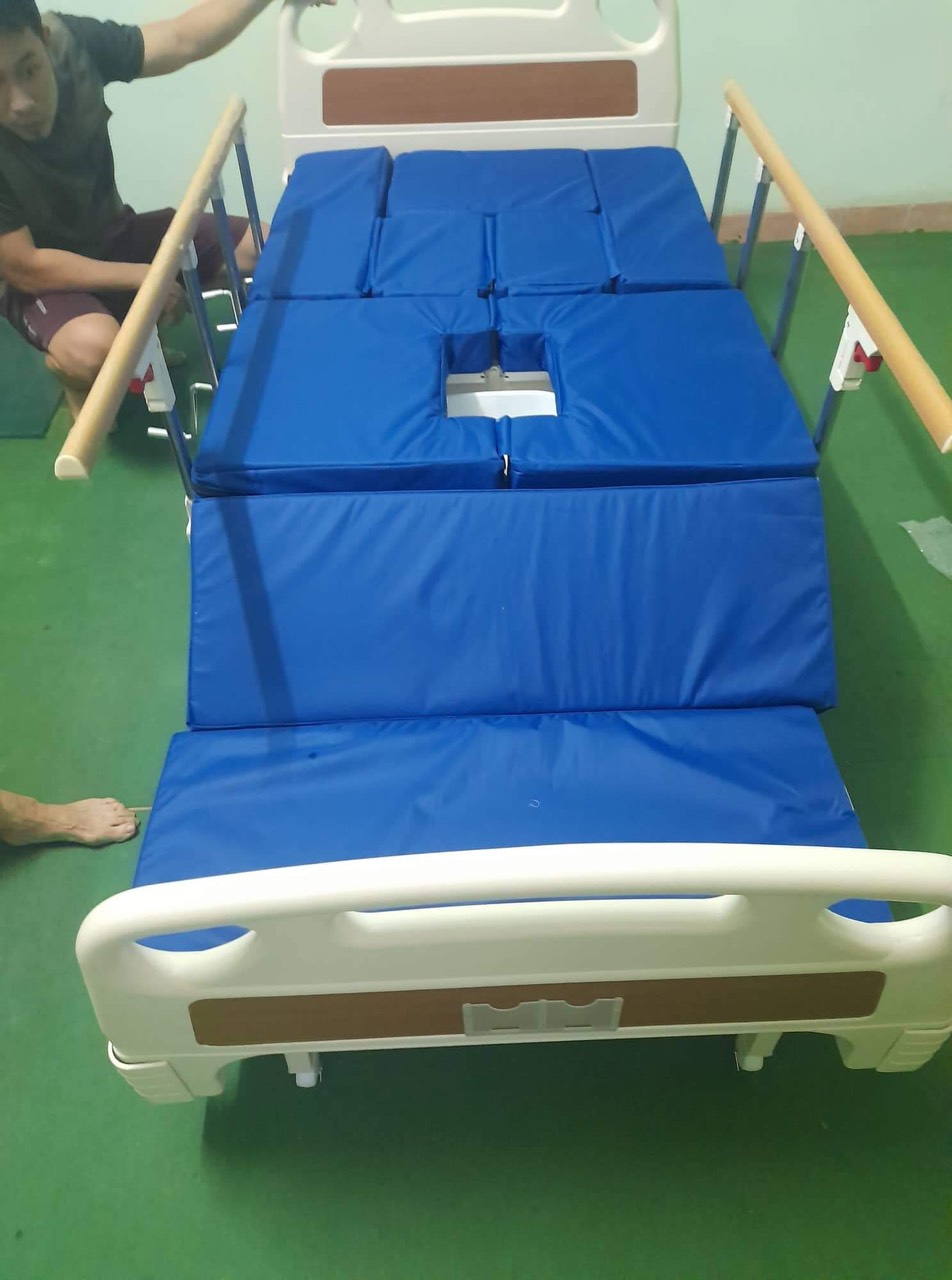 Giường bệnhh cho người già
