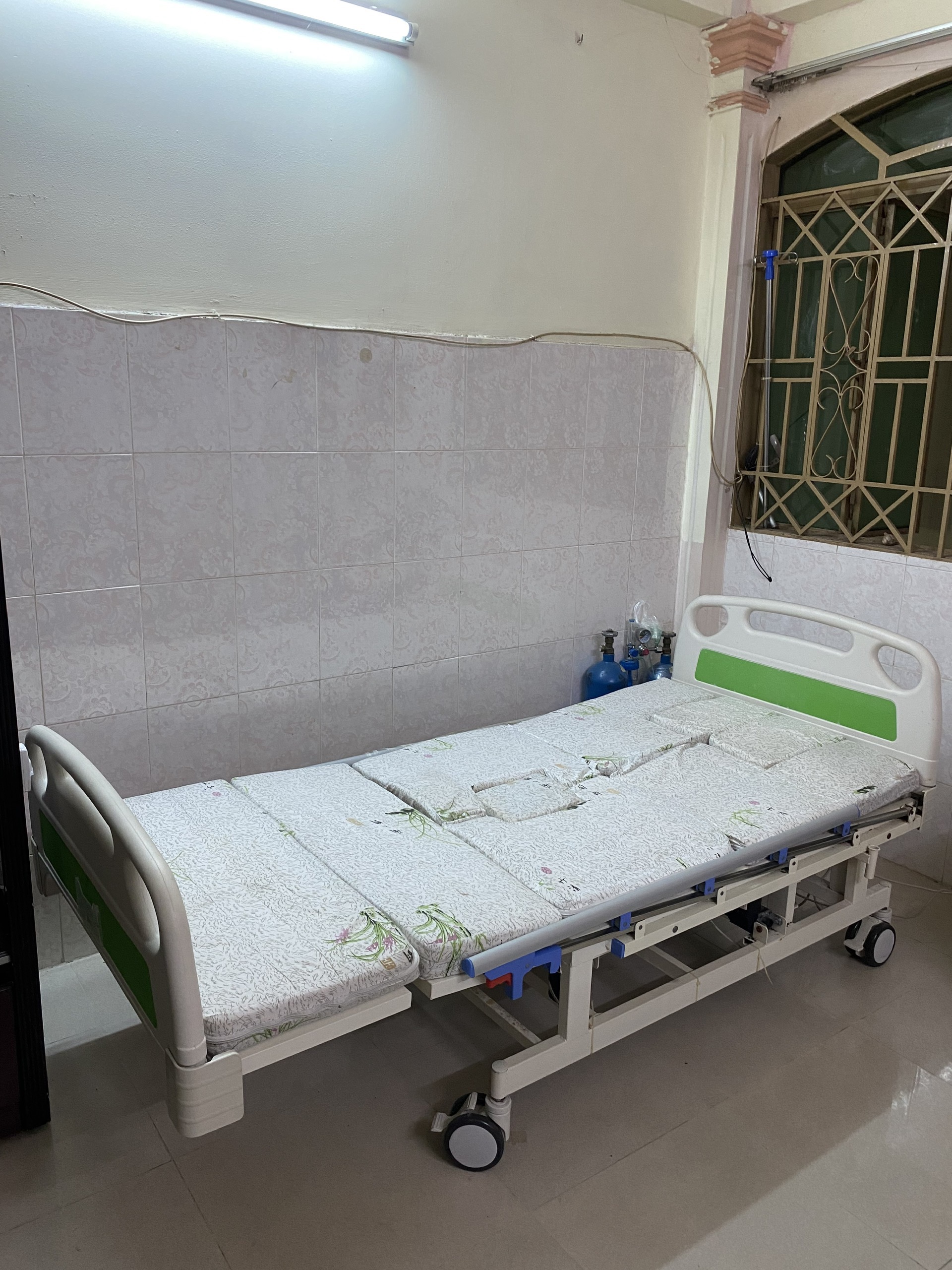 Giường y tế cho người già gái rẻ