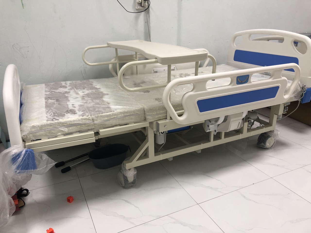 Giường bệnh lucass Gb-4 chính hãng nhập khẩu