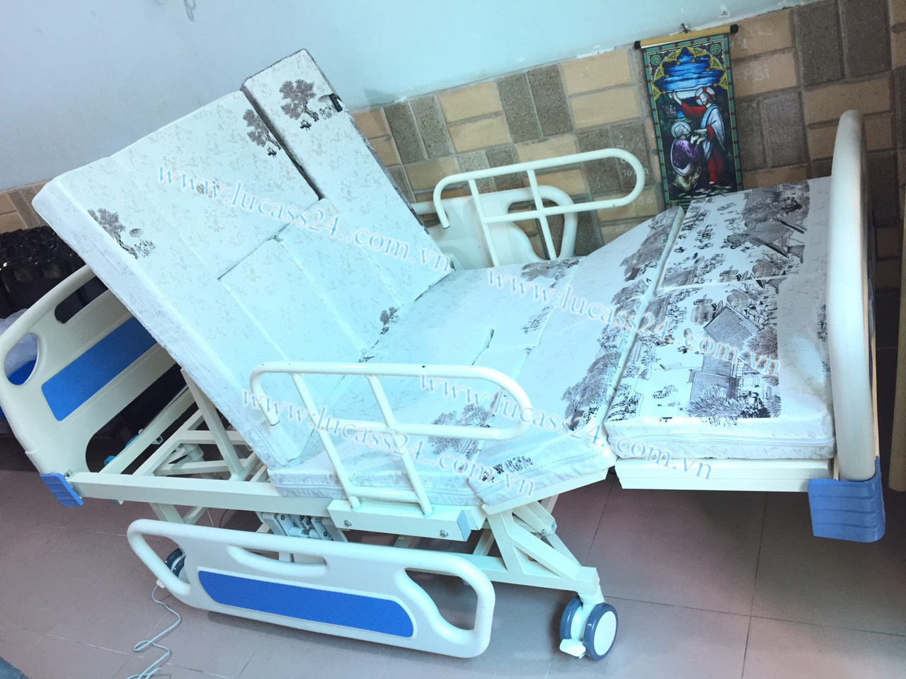 Giường bệnh cho người già Lucass GB- 4: mẫu giường được ưa chuộng nhất hiện nay