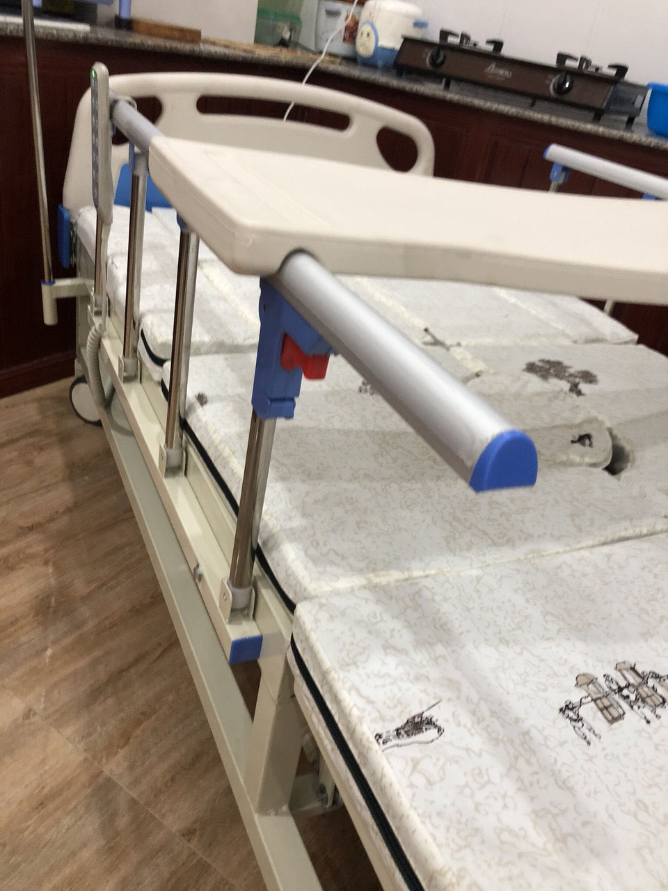 Giường bệnh chính hãng cho người già