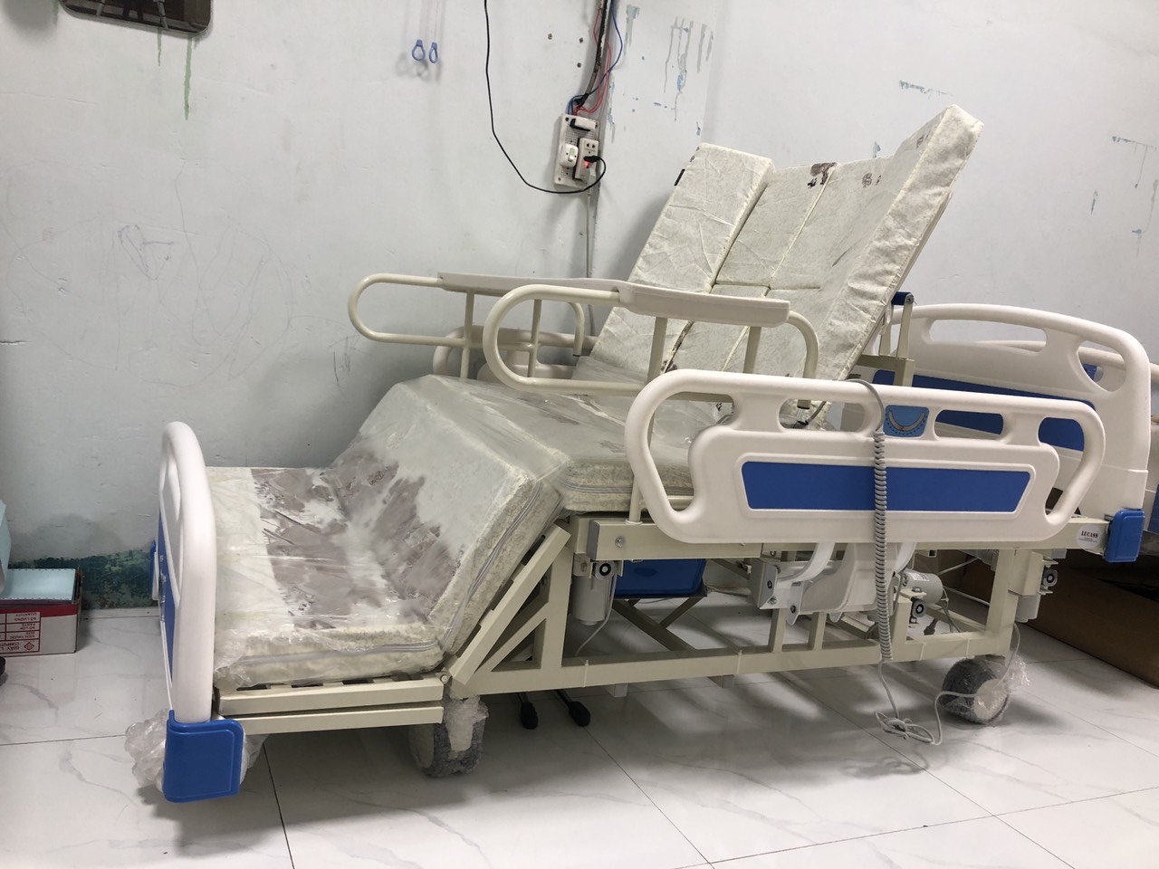 Giường y tế lucass GB4