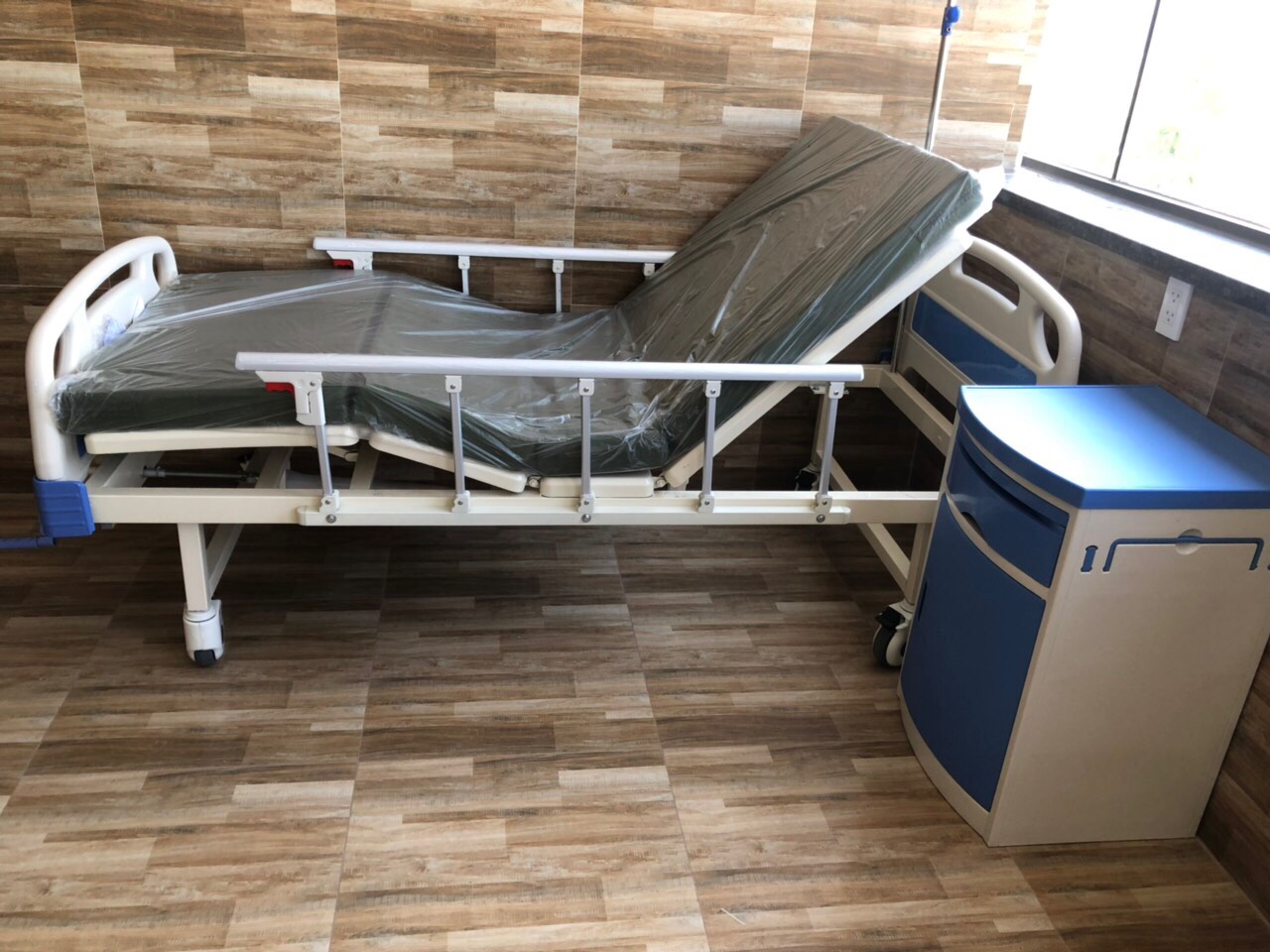 Giường cho người bị liệt