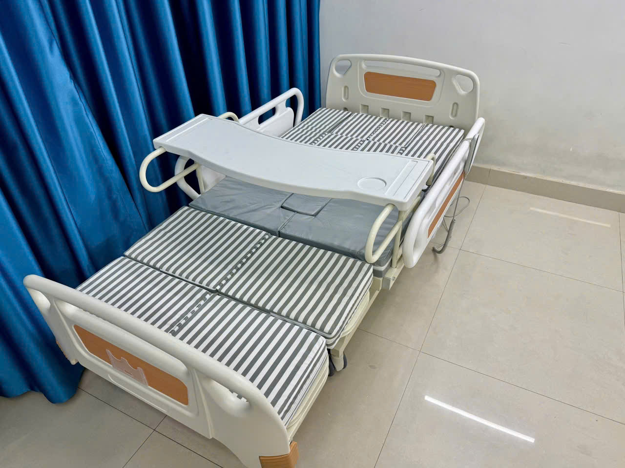 Giường bệnh cho người già